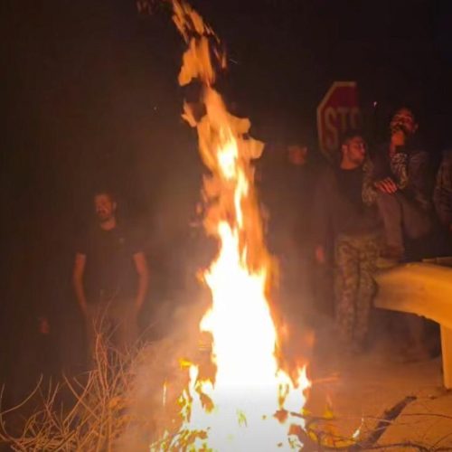 Κρήτη – Οι κτηνοτρόφοι πέρασαν τη νύχτα στα μπλόκα – Ξανακλείνει ο ΒΟΑΚ