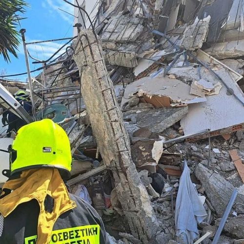 Θρίλερ στην Κύπρο: Μάχη με τον χρόνο για εγκλωβισμένους κάτω από τόνους μπετόν μετά από ισοπέδωση πολυκατοικίας