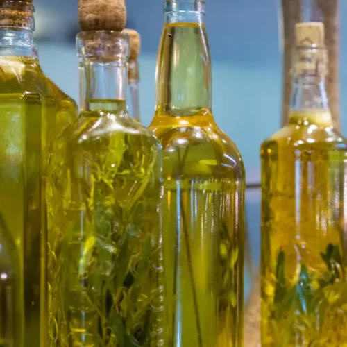 Στάση αναμονής από τον κλάδο της επιτραπέζιας ελιάς και του τυποποιημένου ελαιόλαδου λόγω των δασμών
