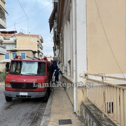 Αναστάτωση σε γειτονιά της Λαμίας – Άγνωστος άναψε φωτιά σε τζάκι εγκαταλελειμμένου σπιτιού