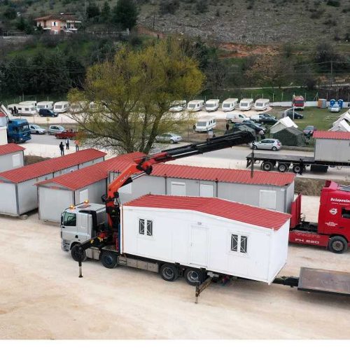 ΠΑΤΗΣΑΝ ΣΤΟΝ ΠΟΝΟ ΤΩΝ ΣΕΙΣΜΟΠΛΗΚΤΩΝ ΚΑΙ ΚΑΝΑΝΕ ΚΟΜΠΙΝΕΣ: “ΣΤΟΝ ΕΙΣΑΓΓΕΛΕΑ ΥΠΟΘΕΣΗ ΠΑΡΑΧΩΡΗΣΗΣ ΟΙΚΙΣΚΩΝ ΣΕ ΣΕΙΣΜΟΠΛΗΚΤΟΥΣ ΑΠΟ ΔΗΜΟ”