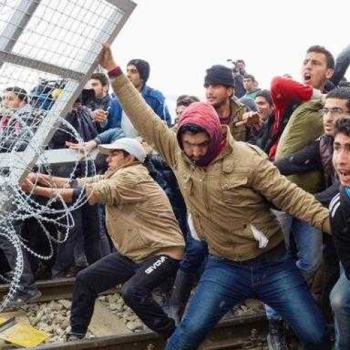 Το Ηνωμένο Βασίλειο σχεδιάζει να τερματίσει το «αποτυχημένο πείραμα της ελεύθερης αγοράς» στη μετανάστευση