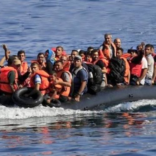 Όσο ο Πλεύρης κομπάζει για την επιτυχή μεταναστευτική πολιτική η «εισβολή» συνεχίζεται με αυξημένους αριθμούς