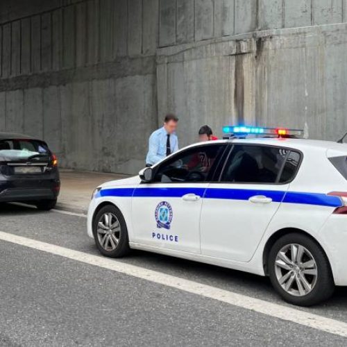 40χρονη συνελήφθη για δεύτερη φορά μέσα σε 4 ημέρες να οδηγεί σε ΛΕΑ κι ενώ της είχαν πάρει το δίπλωμα για την ίδια παράβαση