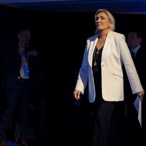 Γαλλία: Σε κινητοποιήσεις καλεί το κόμμα της Λεπέν – Συνεχίζονται οι εσωτερικές αντιδράσεις και η διεθνής κατακραυγή