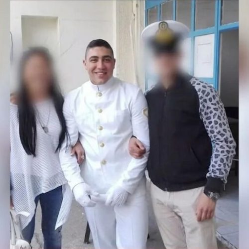 «Βρήκαν τον γιο μας απαγχονισμένο – Ήταν δολοφονία»: Συγκλονίζουν οι καταγγελίες των γονιών του 29χρονου λιμενικού