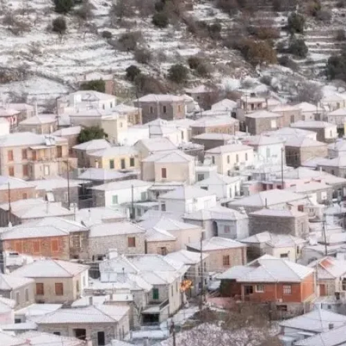 Χειμωνιάτικες εικόνες στη Λέσβο: Χιόνια σε Βατούσα, Φίλια και Άντισσα