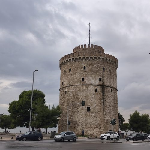 ΣΦΡΑΓΙΣΑΝ ΤΟΝ ΛΕΥΚΟ ΠΥΡΓΟ ΓΙΑΤΙ ΦΟΒΟΥΝΤΑΙ ΑΚΤΙΒΙΣΤΙΚΕΣ ΔΙΑΜΑΡΤΥΡΙΕΣ