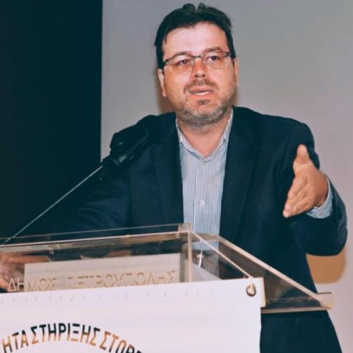 Από τη συγγραφή νόμων για την κυβέρνηση, στα εξώδικα υπέρ της Ομάδας Αλήθειας – Ο διπλός ρόλος του Ηλία Σιδέρη