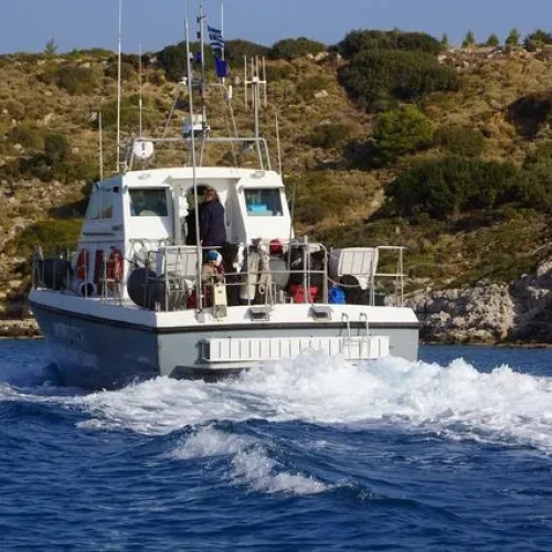 Πάνω πάρτι και κάτω λαθρομετανάστες – Έτσι δρούσε ο Σύρος διακινητής