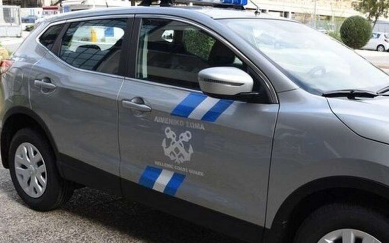 Έφοδος του Λιμενικού σε σπίτι στην Αττική: Εντοπίστηκαν όπλα, ναρκωτικά και σπαθί