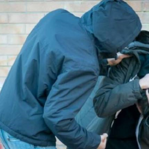 Συνελήφθησαν 3 ανήλικοι που προσπάθησαν να ληστέψουν συνομήλικούς τους