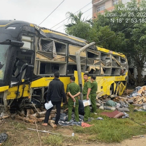 «ΤΡΑΓΩΔΙΑ» στο Βιετνάμ: 10 νεκροί σε τροχαίο με λεωφορείο – 2 παιδιά ανάμεσα τους!
