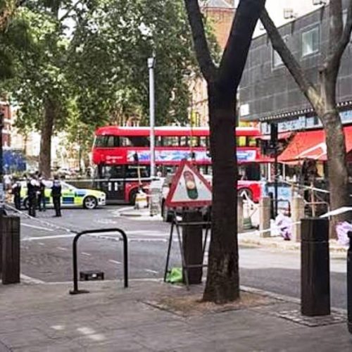 Τέσσερις άνδρες μαχαιρώθηκαν στο κέντρο του Λονδίνου – Συνελήφθη 47χρονη ως ύποπτη για την επίθεση