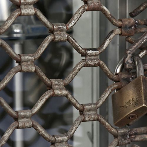 «Καμπανάκι» Εurostat για την ελληνική οικονομία: Δεύτερη στην Ευρώπη σε αυξήσεις πτωχεύσεων
