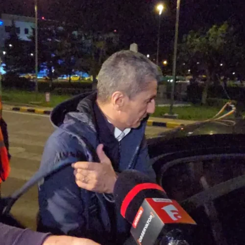 Η άφιξη του Λουτσέσκου στο Βουκουρέστι – Τι δήλωσε για τον πατέρα του (vid)