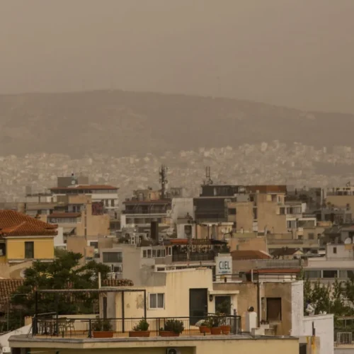 Έκτακτο δελτίο καιρού: Ισχυρές καταιγίδες και αφρικανική σκόνη σε όλη τη χώρα
