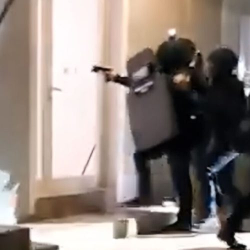 Αστυνομική σύλληψη: Ρομά κακοποιοί πέφτουν πάνω στον γιο της ηλικιωμένης