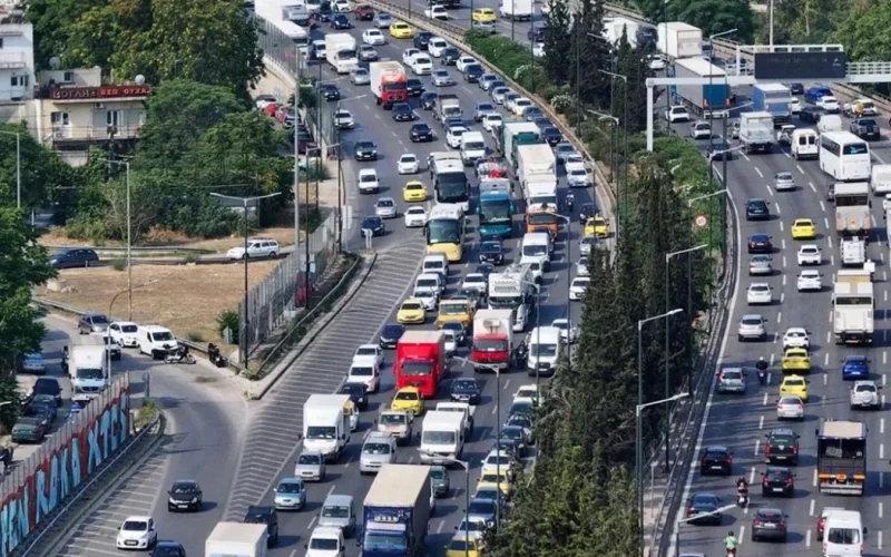 Φωτιά στον Κηφισό: Κυκλοφοριακό χάος μετά από πυρκαγιά στο Διάζωμα – Μεγάλες καθυστερήσεις