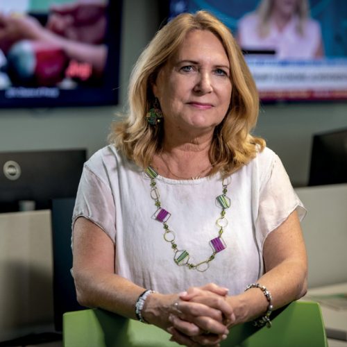 Julie knipe brown: η ρεπόρτερ που δεν φοβήθηκε τον έπσταϊν