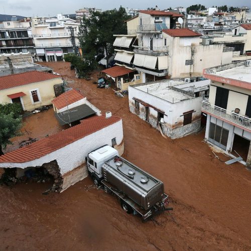 «ΦΟΝΙΚΕΣ» ΠΛΗΜΜΥΡΕΣ στη Μάνδρα – «Στο Εδώλιο» εκ νέου ΤΡΕΙΣ κατηγορούμενοι