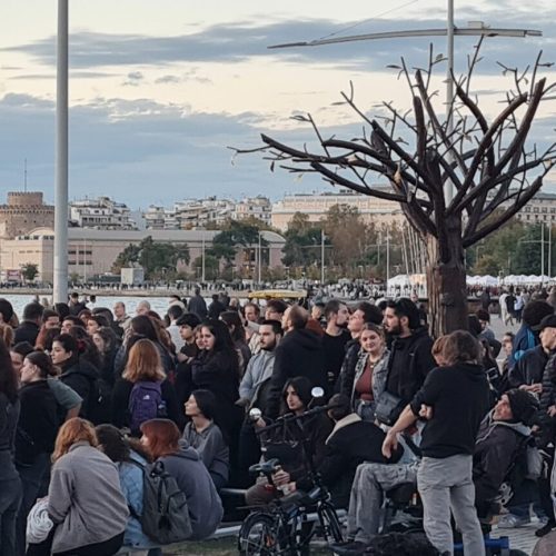 Ο ΚΟΣΜΟΣ ΕΔΩΣΕ ΒΡΟΝΤΕΡΟ ΠΑΡΟΝ ΚΑΙ ΣΗΜΕΡΑ ΣΤΟ “ΔΕΝΤΡΟ ΤΗΣ ΜΝΗΜΗΣ”