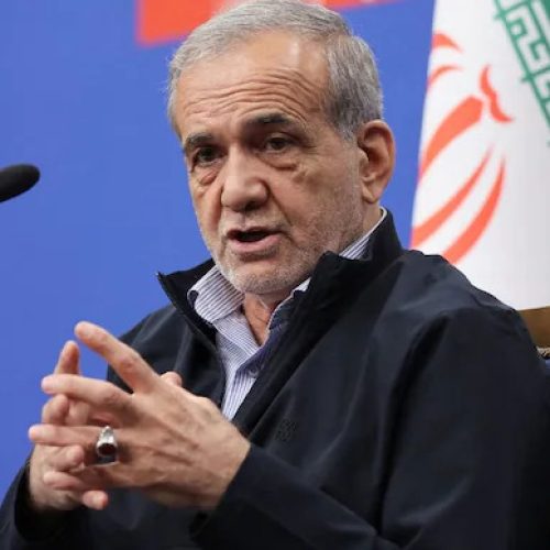 Ο πρόεδρος του Ιράν λέει ότι η χώρα «δεν θα επιτεθεί» αν δεν το κάνει πρώτα το Ισραήλ