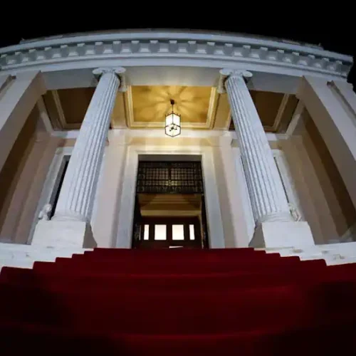 Έρχεται ανασχηματισμός και θα είναι σαρωτικός