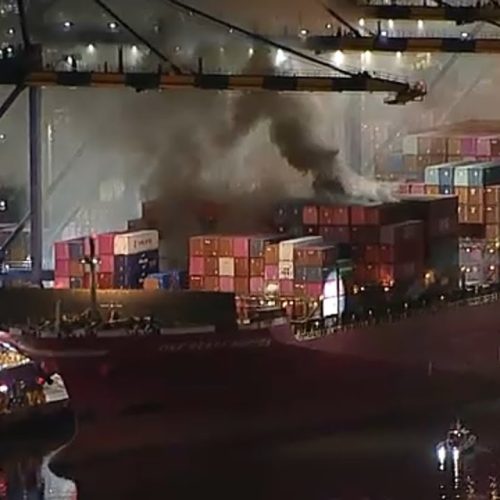 Λος Άντζελες: Τεράστια πυρκαγιά σε Container Ship  – Μάχη με τις φλόγες, φόβοι για οικολογική καταστροφή (Βίντεο)