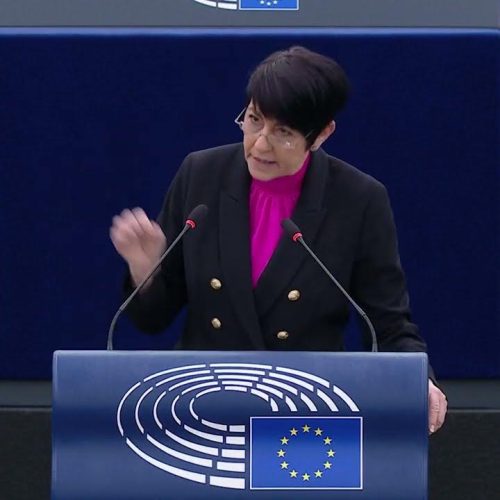 5 ευρώ για την Ursula: 5 ευρώ για την Ursula: Δείτε εδώ την ανάρτηση της ευρωβουλευτή Christine Anderson για το Pfizergate!
