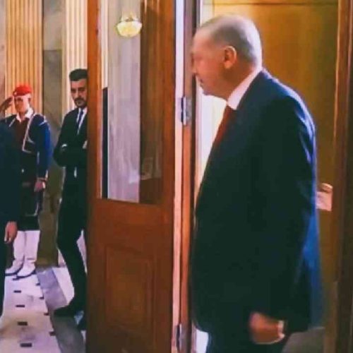 Σε ιδιωτικό δείπνο με το «φιλαράκι» του τον Φιντάν ο Γεραπετρίτης