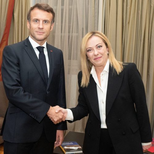 Η Μελόνι και ο Μακρόν «ανέβαλαν» την πρώτη τους διμερή Σύνοδο