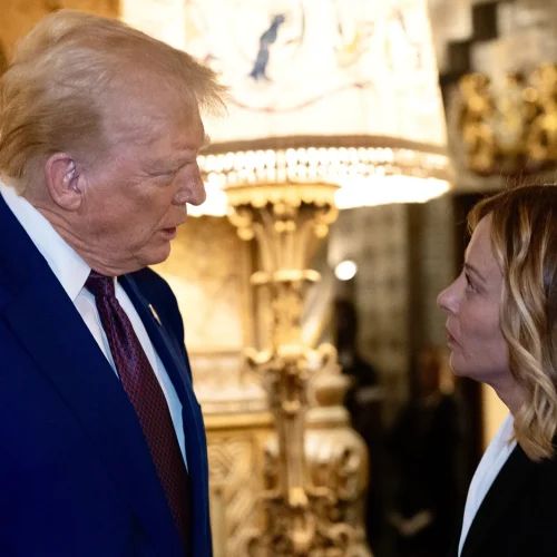 Η Ιταλία κλείνει τον εναέριο χώρο της στα αμερικανικά βομβαρδιστικά: Το «όχι» της Ρώμης στη βάση Sigonella που τινάζει τις ισορροπίες