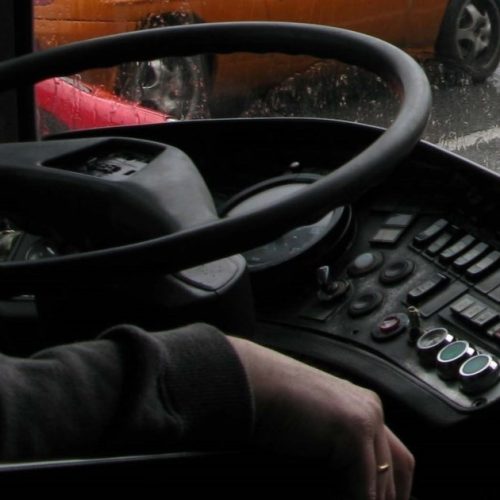 Πέθανε οδηγός λεωφορείου εν ώρα εργασίας – Χάθηκε πολύτιμος χρόνος!