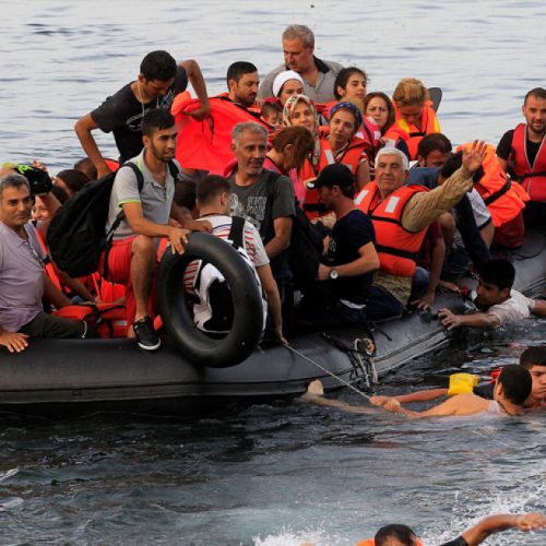 Αγγλία: «Πόσες χιλιάδες» λαθρομετανάστες διέσχισαν τα σύνορα υπό τη Κυβέρνηση Στάρμερ;