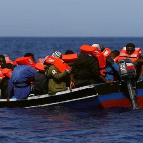 Λιβύη: «Ανατροπή» σκάφους στα ανοικτά των ακτών του Τομπρούκ – Διασώθηκαν μόλις 13 από τους 74 επιβαίνοντες