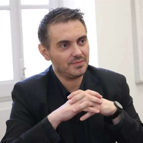 Μιχάλης Χατζηγιάννης: «Μου προκαλεί αποστροφή ο στίχος του Light»