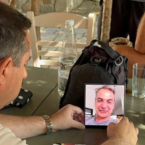 Η Βολισσός στις στάχτες – Ο Μητσοτάκης με χαμόγελα από την οθόνη!