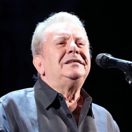 Μανώλης Μητσιάς: Δεν «αποσύρεται» από το τραγούδι – Γιατί «ανακάλεσε» την απόφασή του