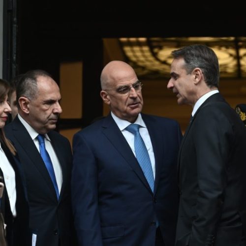 ΚΑΘΑΡΙΖΕΙ Ο ΜΗΤΣΟΤΑΚΗΣ ΔΕΝΔΙΑ ΚΑΙ ΓΕΡΑΠΕΤΡΙΤΗ ΑΠΟ ΤΑ ΥΠΟΥΡΓΕΙΑ ΤΟΥΣ…
