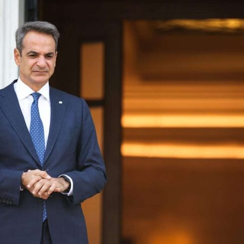 «ΞΕΣΚΑΡΤΑΡΙΣΜΑ!»: Αξιολογήσεις-παρωδία, εσωτερικά φροντιστήρια – Οργή στη βάση της ΝΔ