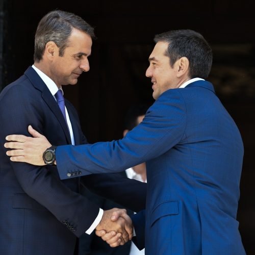 Από μηχανής… Τσίπρας σώζει Μητσοτάκη