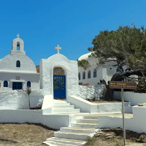Ιερόσυλοι εισέβαλαν στη Μονή Ταξίαρχων και «ξάφρισαν» δεκάδες τάματα – Οι κάμερες τους έπιασαν