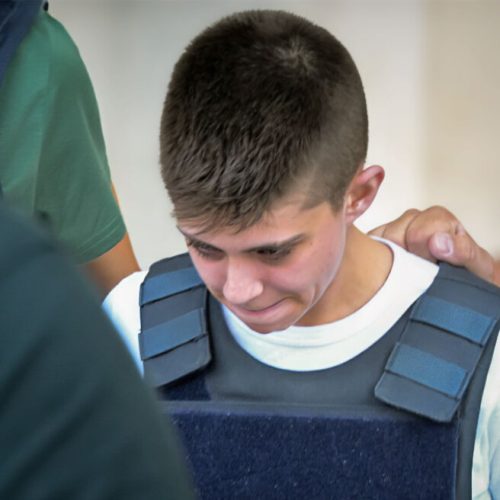 Μουρτζούκου: Γελούσε ενώ έμπαινε στο περιπολικό για να πάει στην Πάτρα (ΒΙΝΤΕΟ)