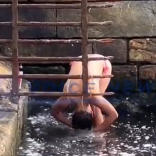 ΕΣΦΙΞΑΝ ΟΙ ΖΕΣΤΕΣ! Γυναίκα πλένει τα μαλλιά της στον Θερμαϊκό!