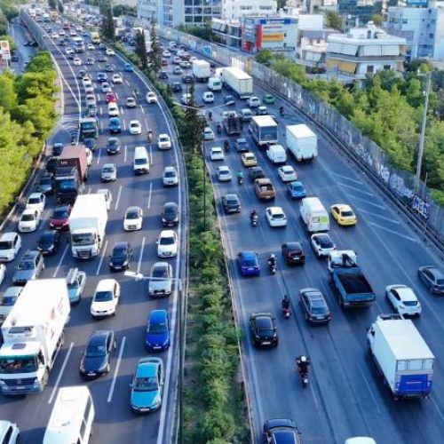 Σύγκρουση αυτοκινήτου με μηχανή στον Κηφισό