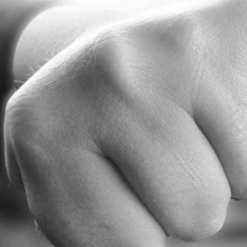 Λάρισα: Παρέα νεαρών «ΞΥΛΟΚΟΠΗΣΕ» άγρια 61χρονο!
