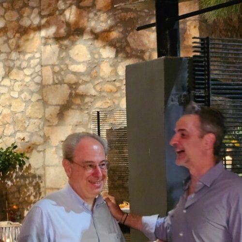 Ο πρωθυπουργός ΜΗΤΣΟΤΑΚΗΣ και τα προσχήματα που χάθηκαν!!! Από τη «Νυχτερίδα» στην κηδεία!!! [ΦΩΤΟ]