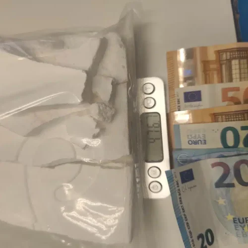 Συνελήφθη στα Πατήσια 17χρονος αλλοδαπός με «ναρκωτικά» – «Έκρυβε» και εκρηκτικό μηχανισμό