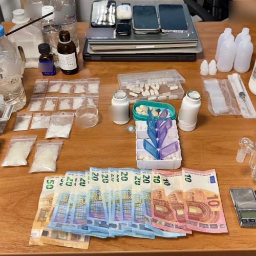 Συμμορία είχε μετατρέψει δωμάτια ξενοδοχείου σε «ορμητήρια» διακίνησης ναρκωτικών